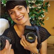 Fotografa Professionista con un master in Fotografia presso lo Ied di Roma specializzata in reportage ma con competenze in architettura d'interni, e-commerce e eventi aziendali, impartisce lezioni di fotografia base e avanzata modulando le lezioni in base